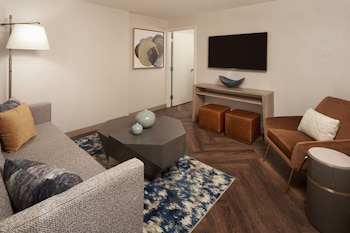 Club Room, 1 King Bed with Sofa bed