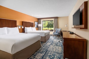 Room, 2 Queen Beds, Pool View