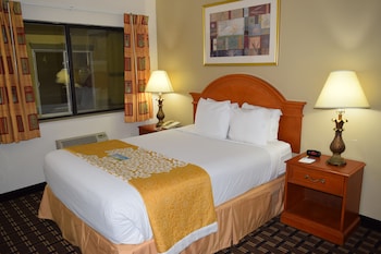 1 King Bed, 2 Queen Beds, 1-Bedroom Suite, Second Floor, No Elevator, NSMK
