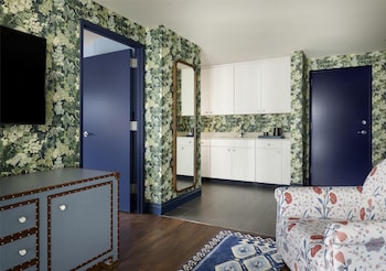 Suite, 1 King Bed
