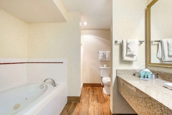 Standard Room, 1 King Bed, Non Smoking, Jetted Tub