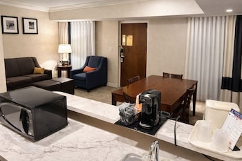 Suite, 1 Queen Bed with Sofa bed, Non Smoking