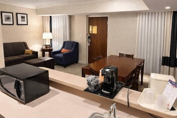 Suite, 1 Queen Bed with Sofa bed, Non Smoking