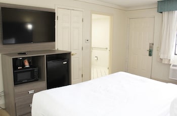 Room, 1 King Bed, Accessible, Non Smoking (Accessible Tub)
