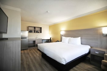 Kitchenette, 1 King Bed, Non Smoking