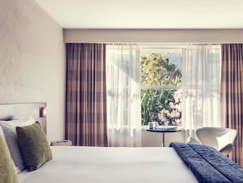 Room, 1 King Bed, Garden View