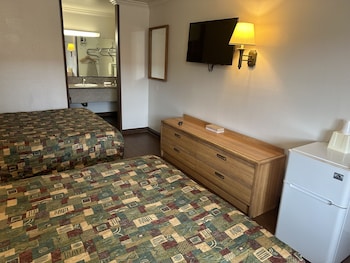 Basic Room, 2 Queen Beds, Non Smoking