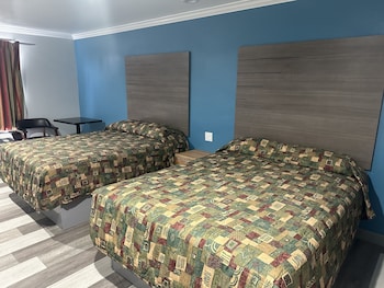 Basic Room, 2 Queen Beds, Non Smoking