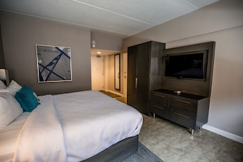 Standard Room, 1 King Bed, Accessible (Roll-In Shower)