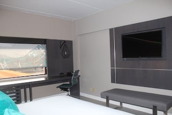 Standard Room, 1 King Bed, Accessible, Non Smoking