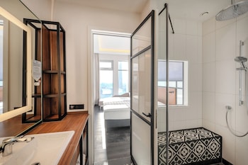 Suite (Sky)