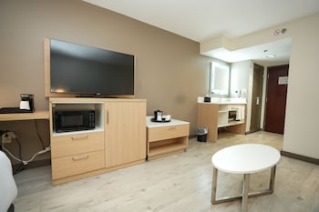 Room, 1 Queen Bed, Non Smoking (Mobility Accessible)