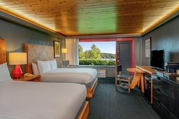 Deluxe Room, 2 Queen Beds, Patio