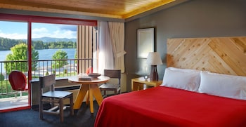 Deluxe Room, 1 King Bed, Balcony