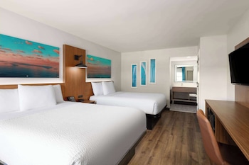 Room, 2 Queen Beds, Non Smoking
