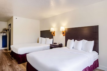 Room, 2 Queen Beds (Pet Friendly)