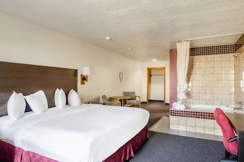 Room, 1 King Bed, Non Smoking, Hot Tub