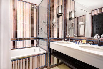 Deluxe Suite, 1 Bedroom, City View