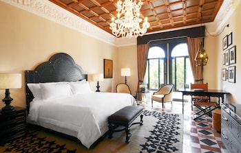 Grand Room, 1 King Bed