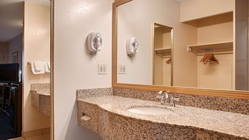 Standard Room, 2 Queen Beds, Non Smoking, Patio