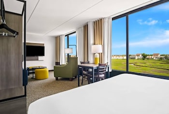Suite, 1 King Bed with Sofa bed, Non Smoking