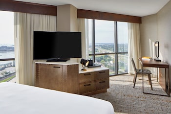 Room, 1 King Bed, Corner