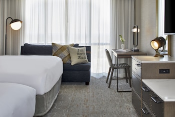 Deluxe Room, 2 Queen Beds, River View (Mobility Accessible, Tub)