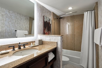 Deluxe Room, 1 King Bed (Mobility Accessible, Tub)