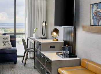 Deluxe Room, 1 King Bed (Hearing Accessible)