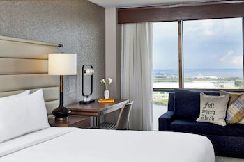 Deluxe Room, 1 King Bed, River View