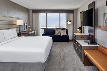 Deluxe Room, 1 King Bed (Mobility Accessible, Tub)