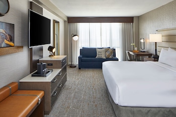Deluxe Room, 1 King Bed (Mobility Accessible, Tub)