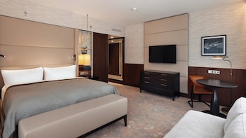 Classic Room, 1 King Bed, Club Lounge Access