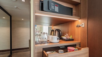 Club Room, 1 King Bed, Club Lounge Access