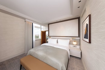 Junior Room, 1 King Bed