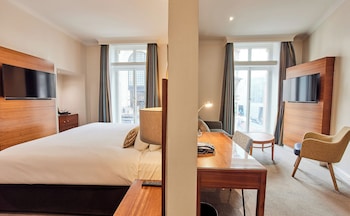 Junior Suite, 1 King Bed with Sofa bed