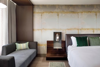 Room, 1 King Bed (Corner)
