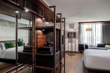 Room, 1 King Bed (Corner)
