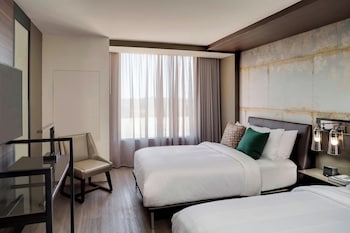 Room, 2 Queen Beds (Mobility Accessible, Roll-In Shower)