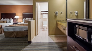 Standard Room, Multiple Beds, Non Smoking, Refrigerator & Microwave