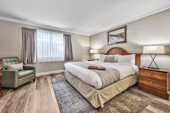 Deluxe Suite, 2 Bedrooms, Poolside