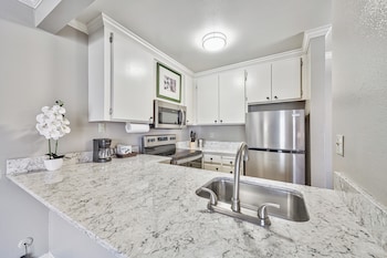 Deluxe Suite, 1 Bedroom, Poolside