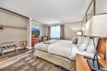 Deluxe Suite, 2 Bedrooms, Poolside