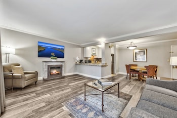 Deluxe Suite, 1 Bedroom (ADA)