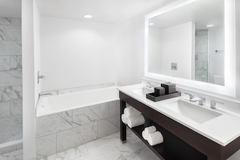 Room, 1 King Bed (High Floor)