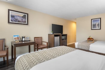 Standard Room, 2 Queen Beds, Non Smoking, Patio