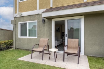 Standard Room, 2 Queen Beds, Non Smoking, Patio