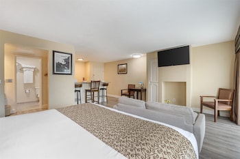 Suite, 1 King Bed, Non Smoking, Kitchenette
