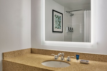 Room, 2 Queen Beds (Mobility/Hearing Accessible, Tub)