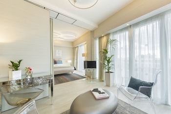 Deluxe Suite with Corner Balcony and Panoramic Acropolis View